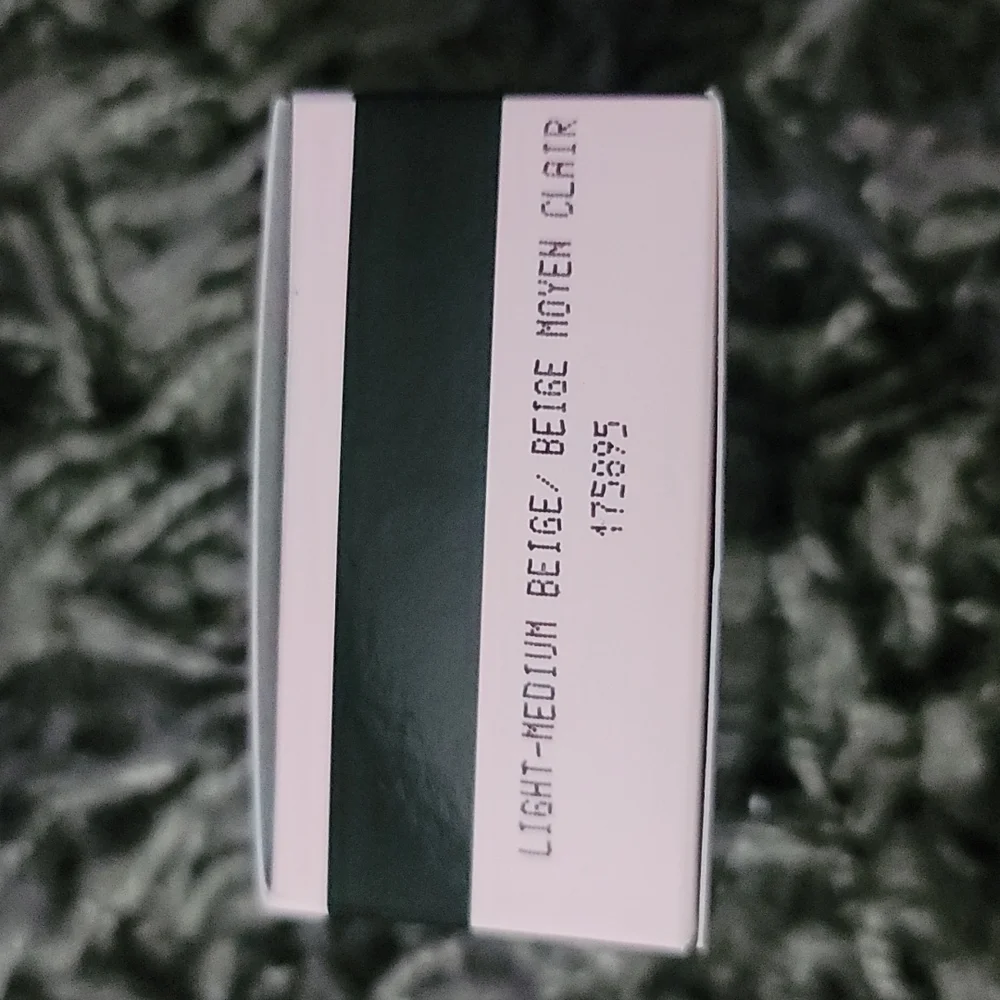 💟NIB Mary Kay Silky Setting Powder: Light - Medium Beige💟